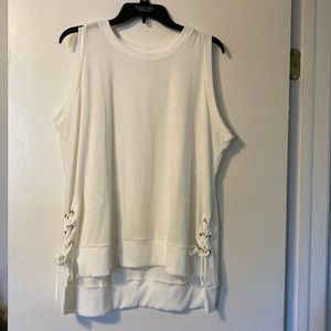 VENUS White Sleeveless Sweater.1X